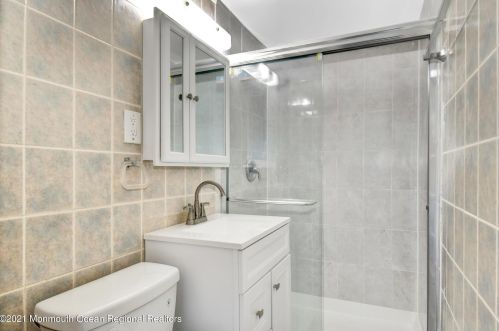 99 College Dr, Edison NJ  08817-5985 exterior