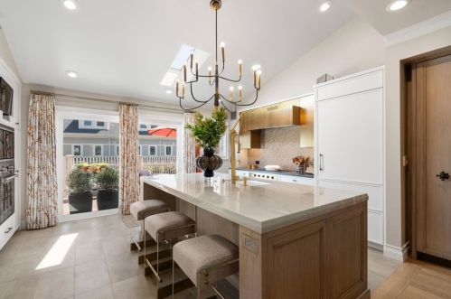 47 Chelsea St, Boston, MA