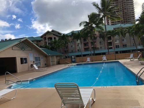 3075 Ala Poha Pl, Honolulu HI  96818-1600 exterior