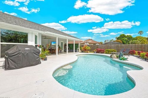 124 Willowick Dr, Naples FL 34110-1361 exterior