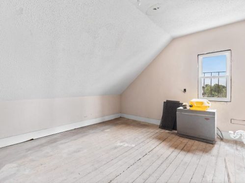 213 Pavilion Ave, Providence RI 02905-1621 exterior