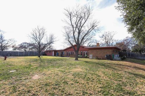 1011 Rolling Hl Dr, Graham TX 76450-4926 exterior