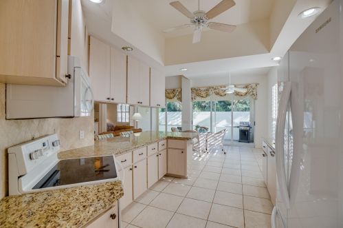 320 Bentley Cir, Fort Pierce FL 34986-2475 exterior