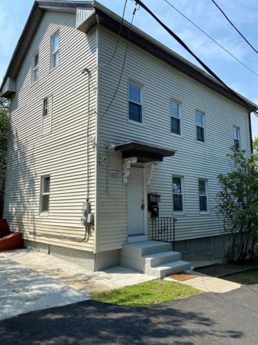 63 Heath St, Providence, RI 02909-3730