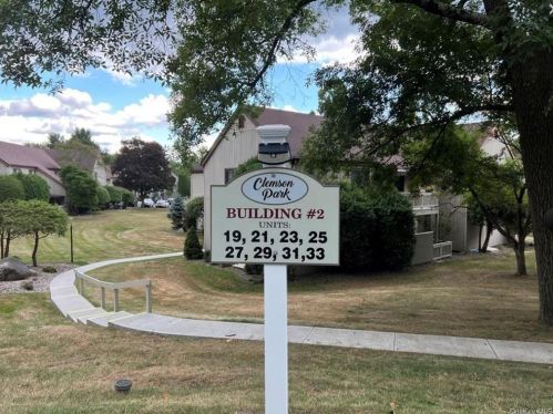 25 Sycamore Dr, Middletown, NY 10940-5405