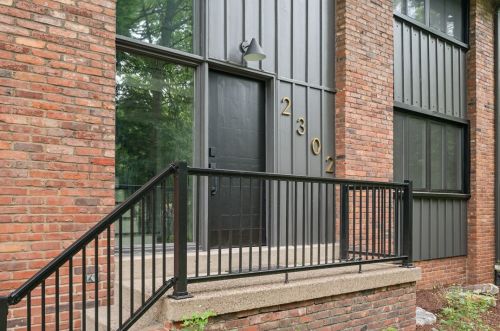 2302 Marbury Rd, Pittsburgh PA  15221-3670 exterior