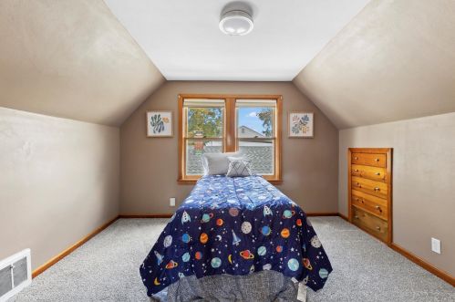 3057 35, Milwaukee WI 53215-4126 exterior