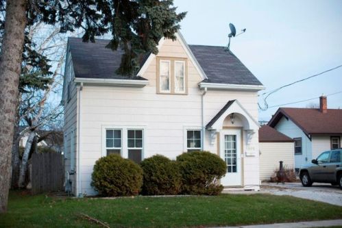 1005 12th St, Manitowoc, WI 54220-3208