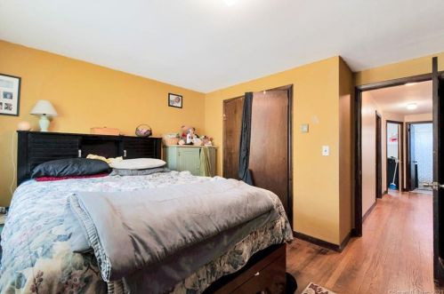 23 Horace St, Manchester CT 06040-6423 exterior