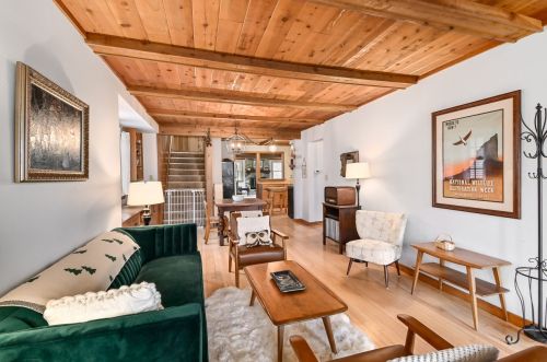 4929 Hollywood Ave, Milwaukee WI 53217-5935 exterior