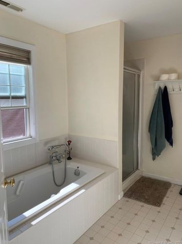 6 Linden Hts, Norwalk CT 06851-1552 exterior