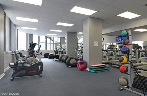 405 Wabash Ave, Chicago IL  60605-1208 exterior