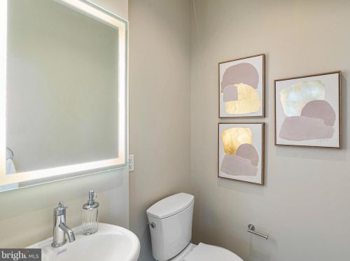 235 Montgomery, Alexandria VA 22314-1513 exterior