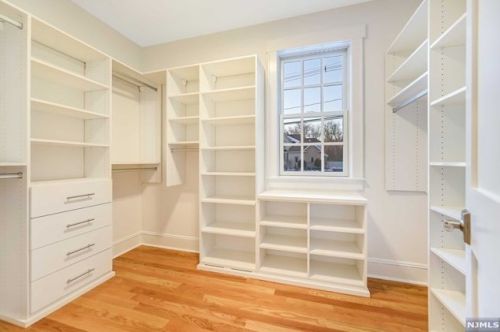 81 Trommel Dr, Mahwah NJ 07430-1533 exterior