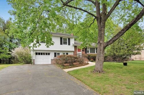 51 Pierce Ave, Cresskill, NJ 07626-1111