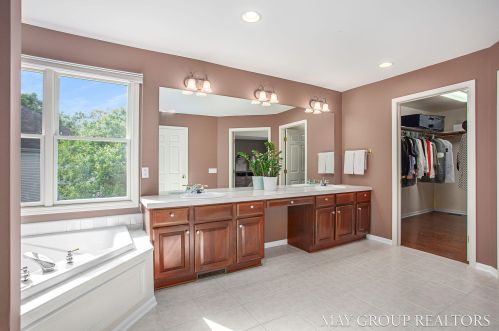 2326 Arbor Tree Ct, Grand Rapids MI 49546-8506 exterior