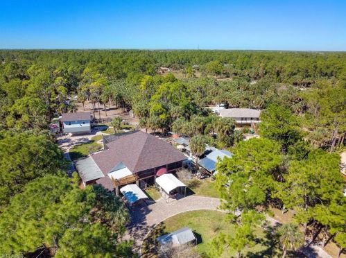 561 2 St, Naples FL 34117-9366 exterior