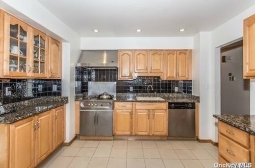 7 Folger Ln, Huntington Station NY  11746-5858 exterior