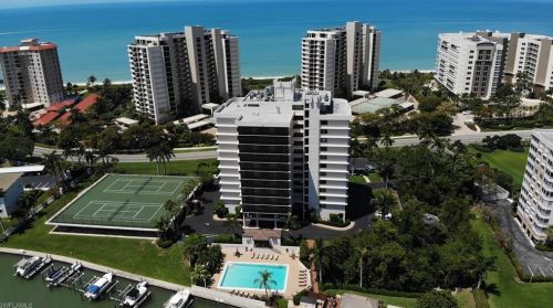 11030 Gulf Shore Dr, Naples FL 34108-1751 exterior