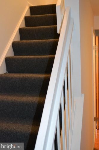 2295 Emerald Hts Ct, Herndon VA 20191-1714 exterior