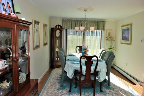 6 Buchanan Rd, Enfield CT 06082-5327 exterior