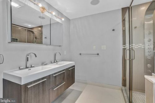 2011 Brown St, Philadelphia PA 19123-2256 exterior