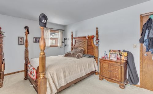 2841 Au Rene Cir, Milwaukee WI 53227-3225 exterior