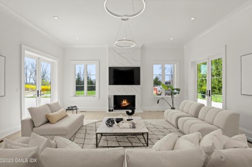 32 Meadowcroft Ln, Greenwich CT 06830-3823 exterior