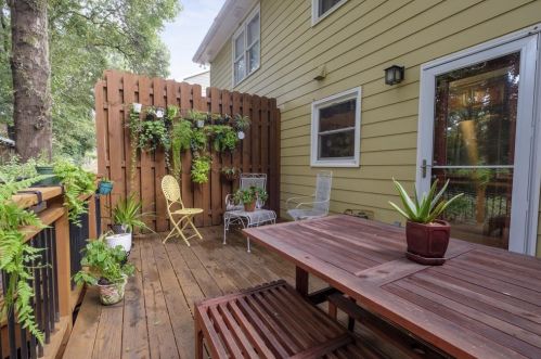 10 Holly Downs Ct, Atlanta GA 30318-5358 exterior