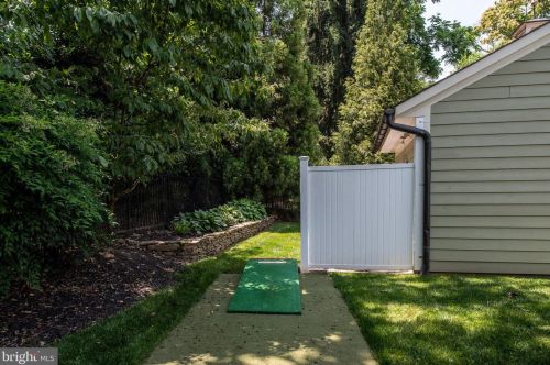 6421 Divine St, Mc Lean VA 22101-4702 exterior