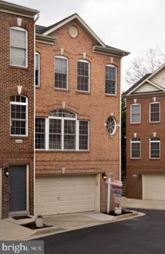 3449 25th Ct, Arlington, VA 22206-2466