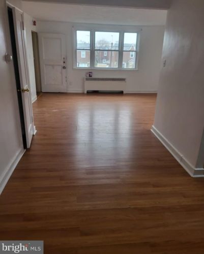 1027 Knorr St, Philadelphia PA 19111-4908 exterior