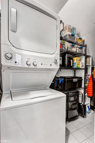 3053 Clybourn Ave, Chicago IL 60618-8077 exterior