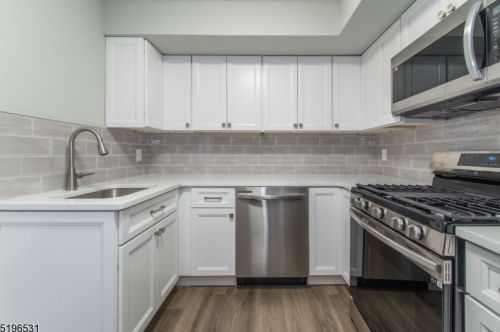 142 Nottingham Sq, Hackettstown, NJ 07840-4236