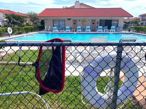 9940 Eagles Point Cir, Port Richey, FL 34668-3616