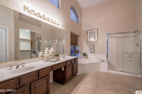 723 Amberwood Dr, Phoenix AZ  85045-0634 exterior