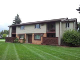 7400 Crosscreek Dr, Temperance MI  48182-9211 exterior