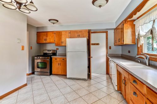 470 Evergreen Ave, Elmhurst IL  60126-2236 exterior