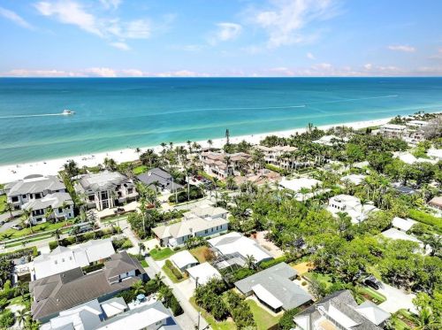 130 1 Ave, Naples FL 34120-2703 exterior