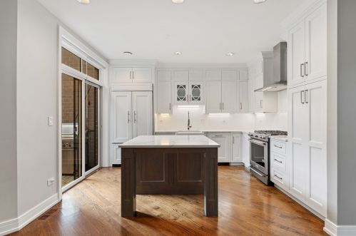 1701 Diversey Pkwy, Chicago IL 60614-1010 exterior