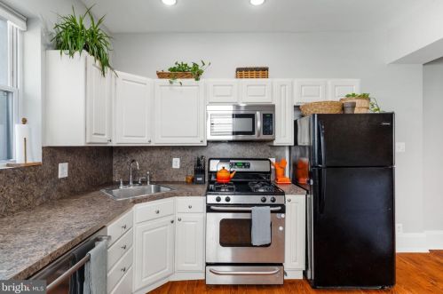 1233 Jackson St, Philadelphia PA 19148-2929 exterior