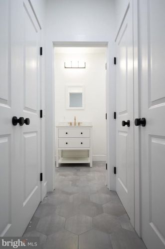 1500 Dickinson St, Philadelphia PA 19146-4757 exterior