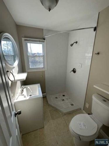 19 Cres Ave, Paterson NJ 07512-2305 exterior