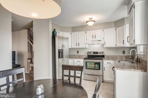 7818 Colonial Springs Blvd, Alexandria VA  22306-2864 exterior