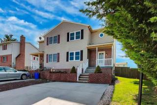 23 Pinewood Cir, Hanover PA  17331-9393 exterior