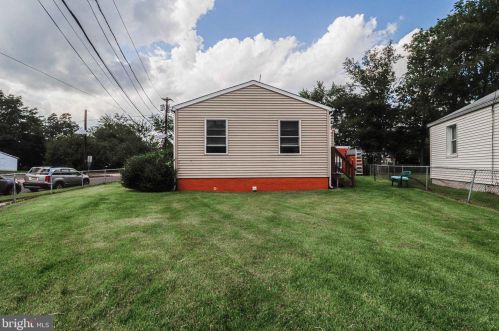 301 Hollywood Dr, Trenton NJ 08609-1805 exterior