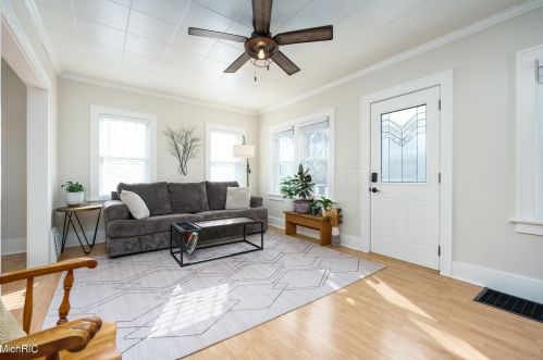 2139 Miles Ave, Kalamazoo, MI 49001-5132