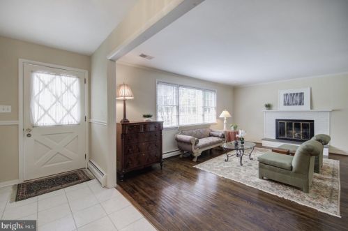 735 Hickory Ln, Berwyn PA 19312-1438 exterior