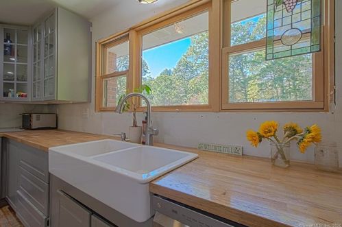 61 Davis Rd, Torrington CT 06791-1823 exterior