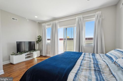 1424 Front St, Philadelphia PA  19147-3902 exterior